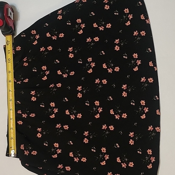 Hollister Ditsy Floral Black Skirt With Peachy Pink Flowers, XS - Picture 8 of 9